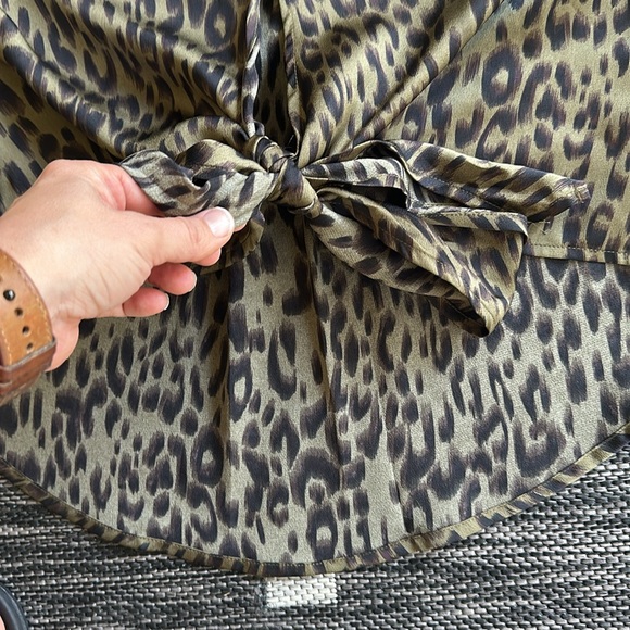 Leopard Print Tie-Front Blouse - Picture 5 of 5
